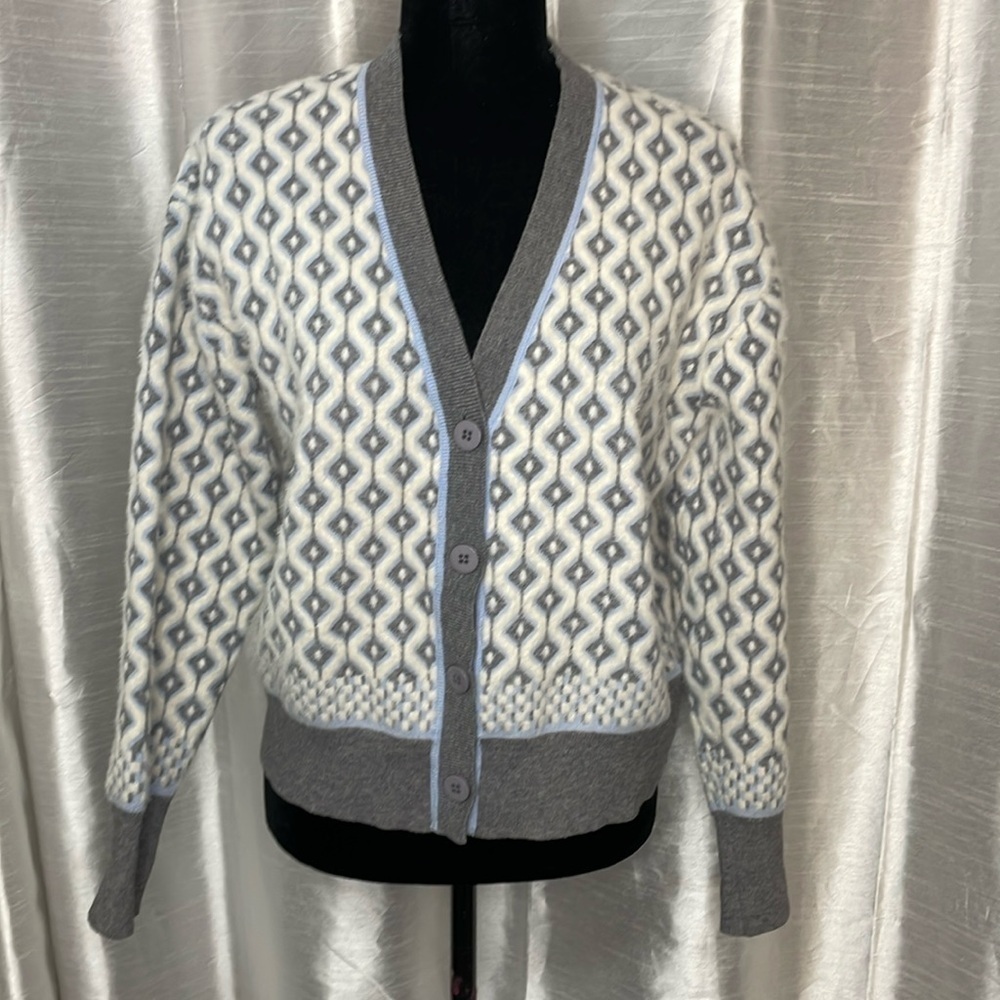 Cupcakes and Cashmere Women’s M Button Up V Neck